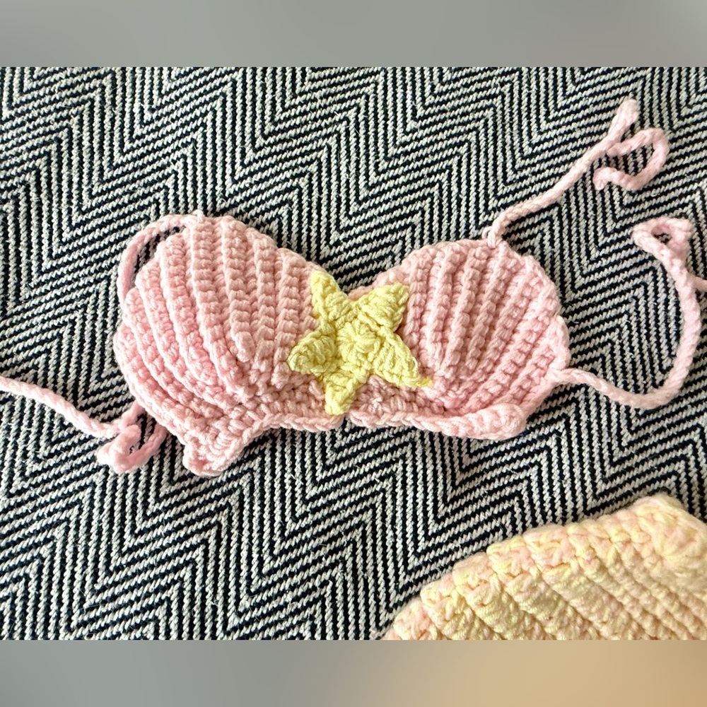 Mermajesty Crochet Mermaid Outfit Set | Tail, Top & Headband | Pink & Yellow - Picture 5 of 9